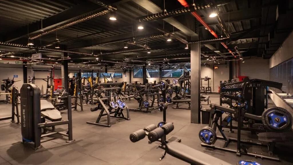 Academia BlueFit Av. Universitária — foto 1