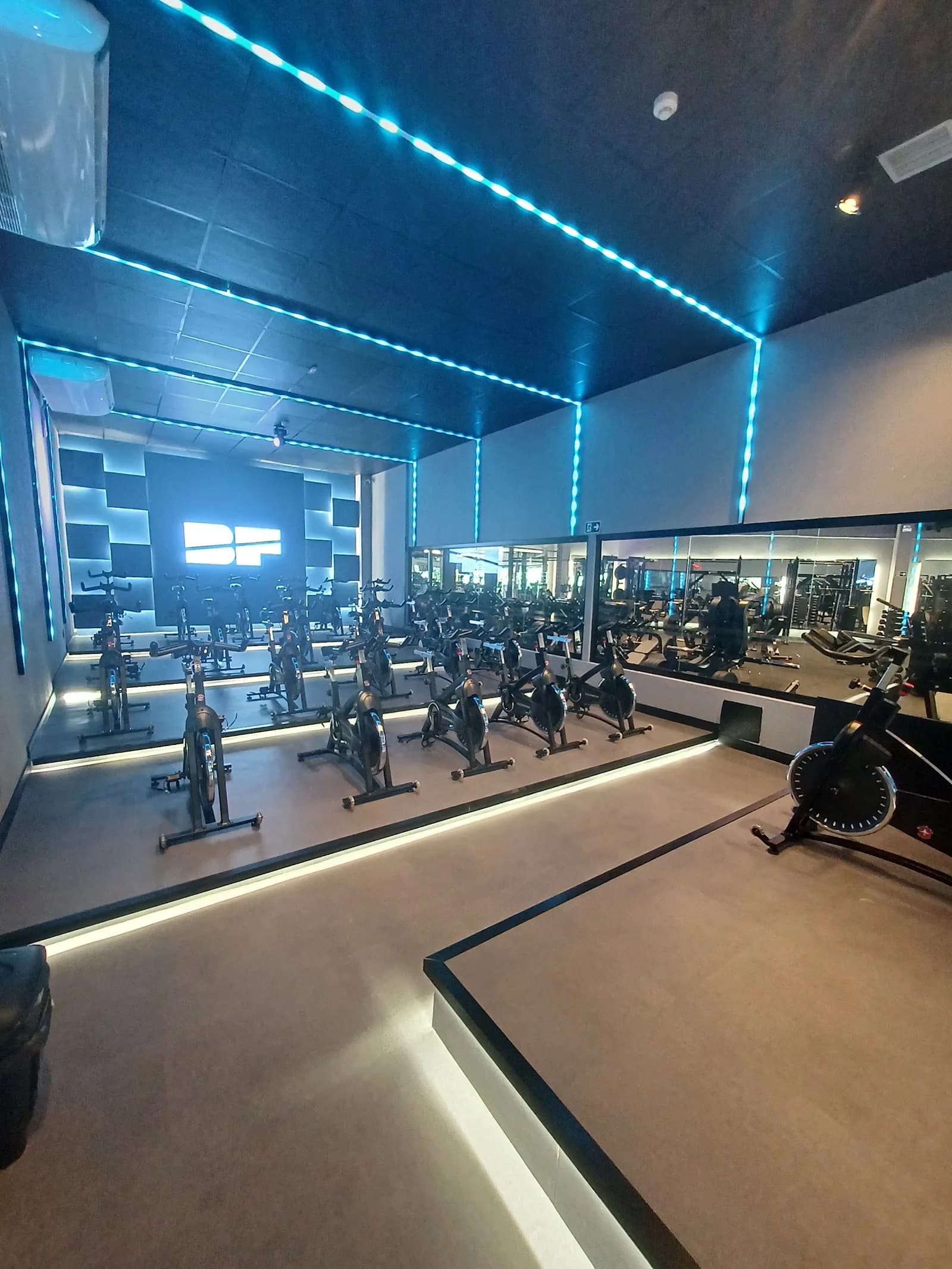 Academia BlueFit Jacareí Centro — foto 1
