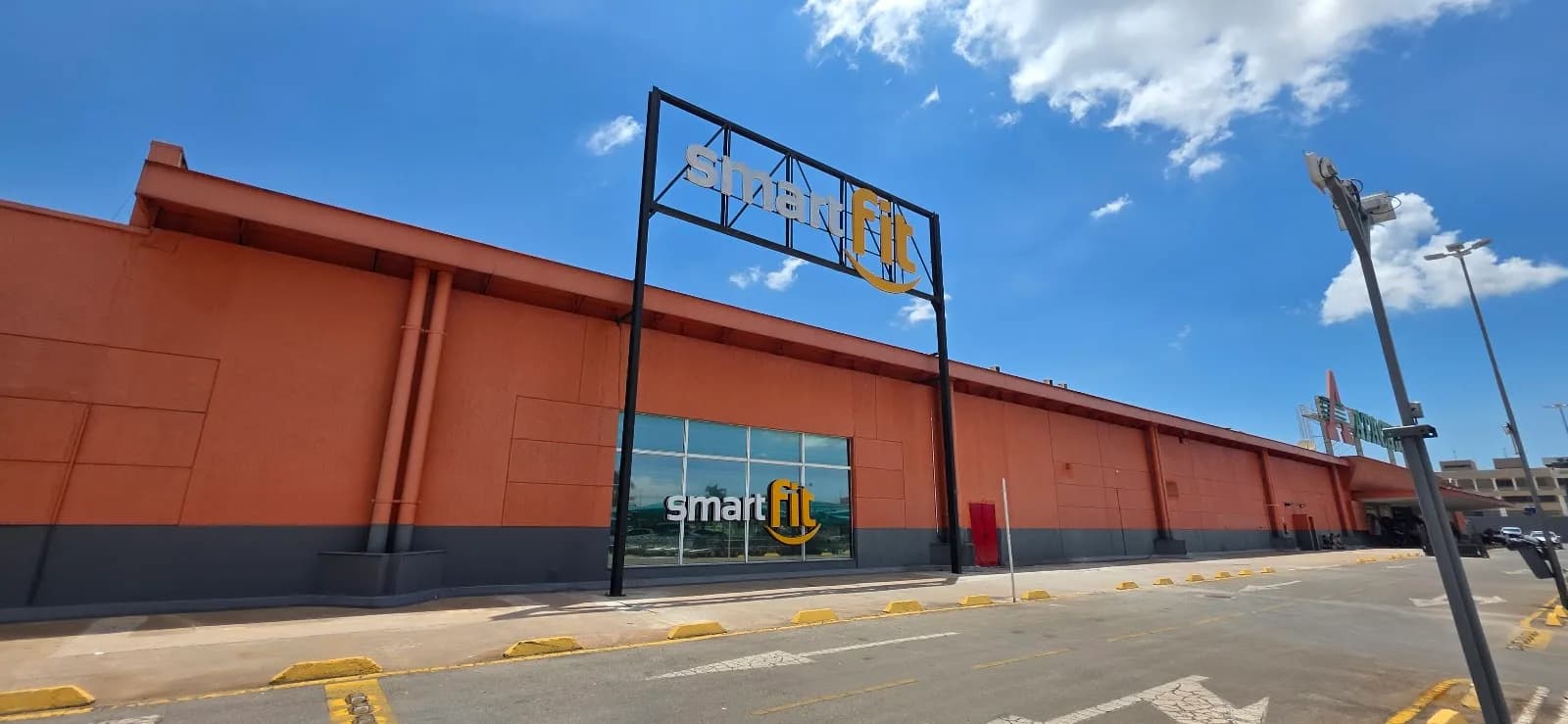 Academia Smart Fit - Atacadão Taguatinga Sul — foto 3